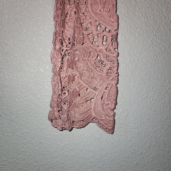 a'gaci Delicate Pink Lace Crop Top - Picture 4 of 9